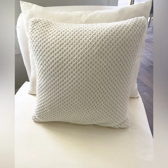 POTTERY BARN KNIT ACCENT PILLOW DUCK FEATHER INSERT INCLUDED 20x20