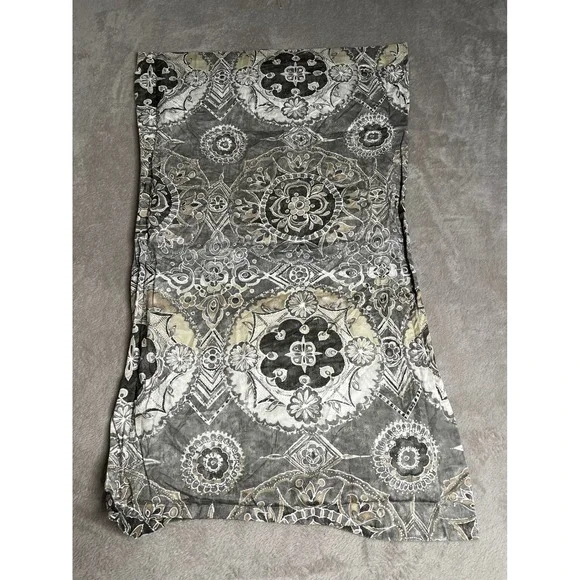 Pottery Barn King Pillow case Medallion Print‎ 100 Cotton Gray White