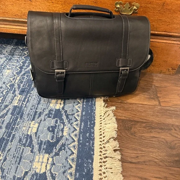 Kenneth Cole REACTION COLOMBIAN LEATHER DUAL COMPARTMENT FLAPOVER