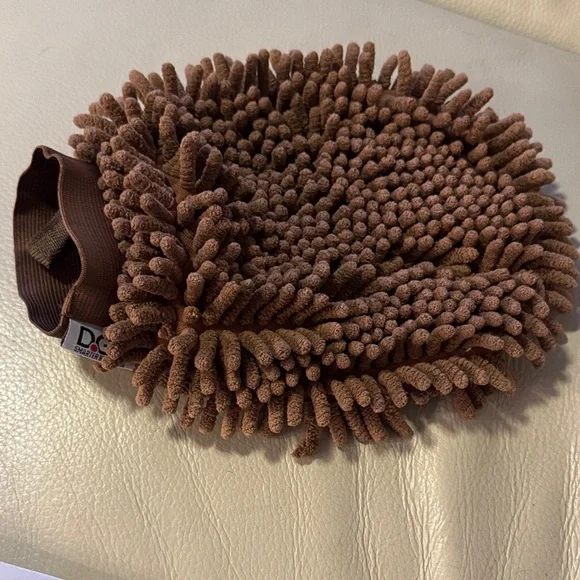 DGS Dirty Dog Grooming Mitt