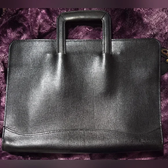Burberrys Vintage Black Leather Zip Top Briefcase Business Bag (Unisex)