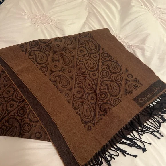 Christian Dior 100% Marinowool scarf Brown with paisley design