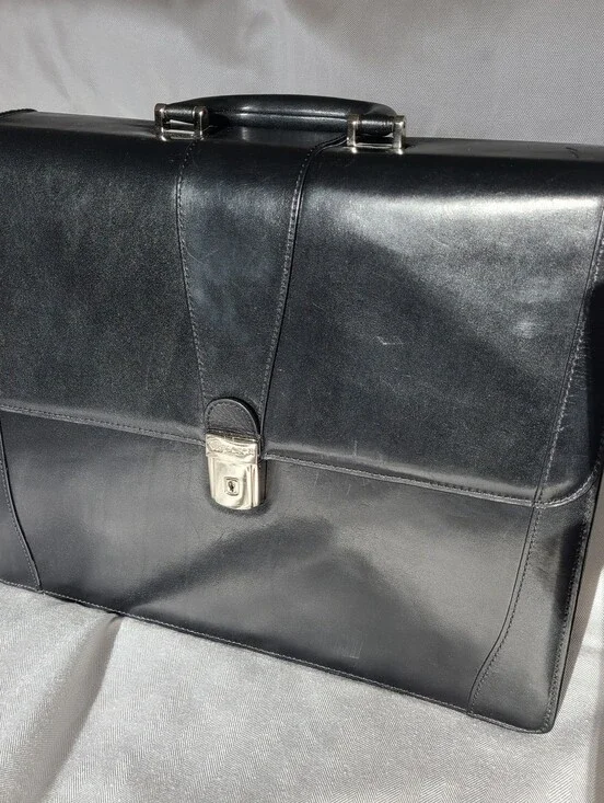 Vintage Bosca double gusset briefcase made of black Italian leather