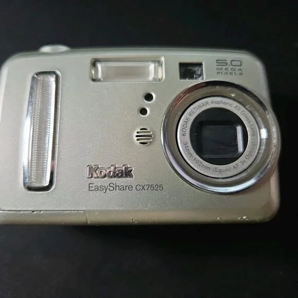 Kodak EasyShare CX7525 5MP Digital Camera For Parts, Not Working