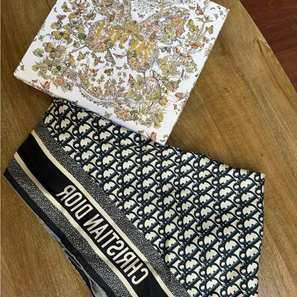 Dior Oblique Diortwin 70 Square Scarf