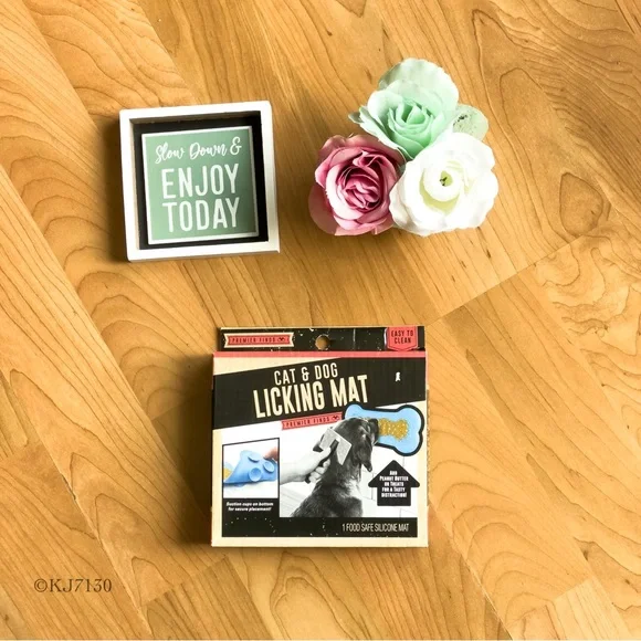 ‼️CLEARANCE SALE‼️ 🆕Cat or Dog Licking Mat New in Sealed Box