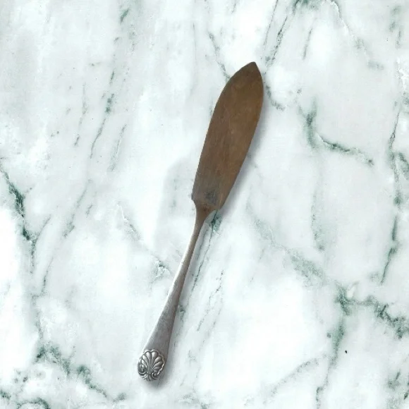 E & D LEEK Ltd. EPNS Celtic Plate Made in England Butter Spreader- 1920’s