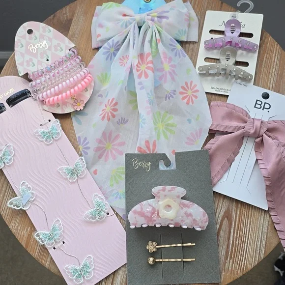 Nordstrom Couture Pink and White Hair Clips