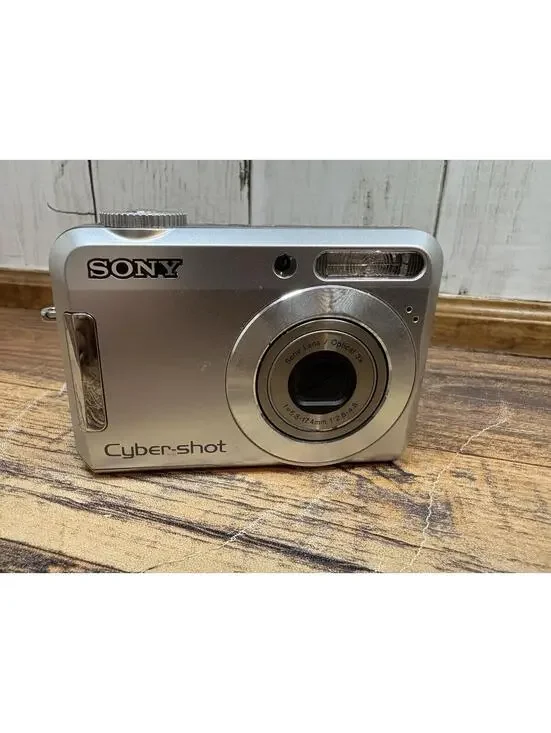 Sony Cyber-shot DSC-S650 7.2MP Digital Camera Silver 3X Optical Zoom FOR PARTS