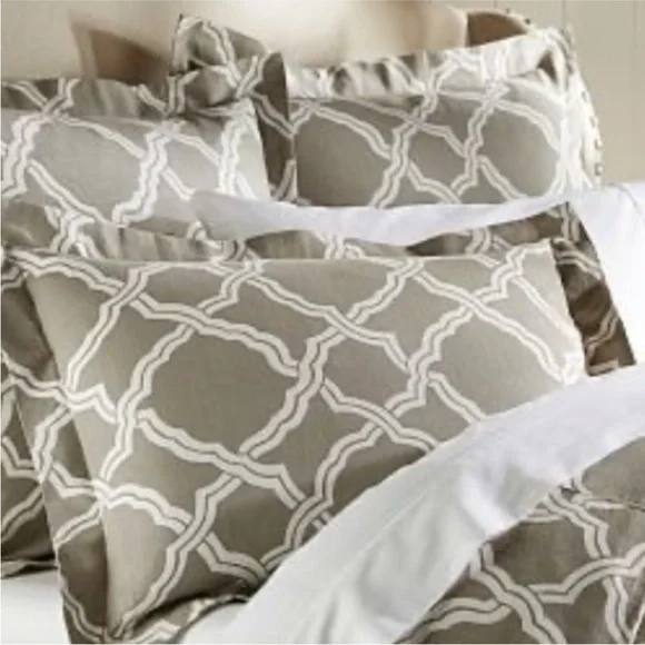 2 x Pottery‎ Barn Kendra Trellis Linen Cotton Standard Pillow Covers Shams