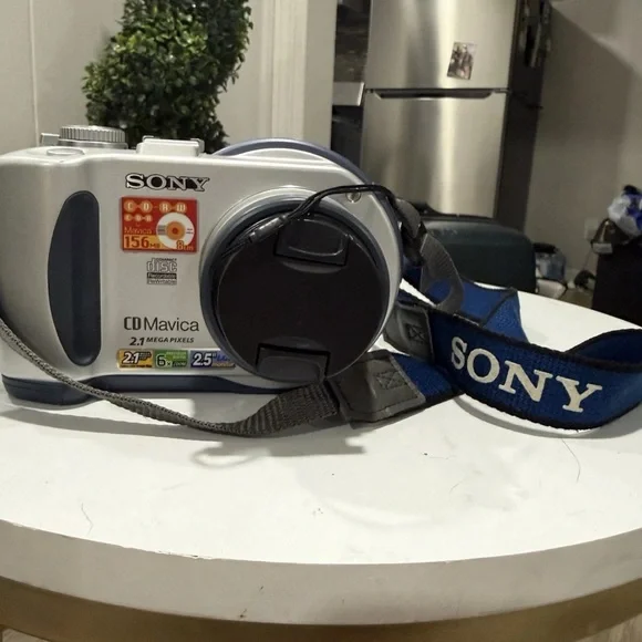 Sony MVC-CD200 Digital Mavica Camera Bundle – Y2K Retro Mini CD – Tested