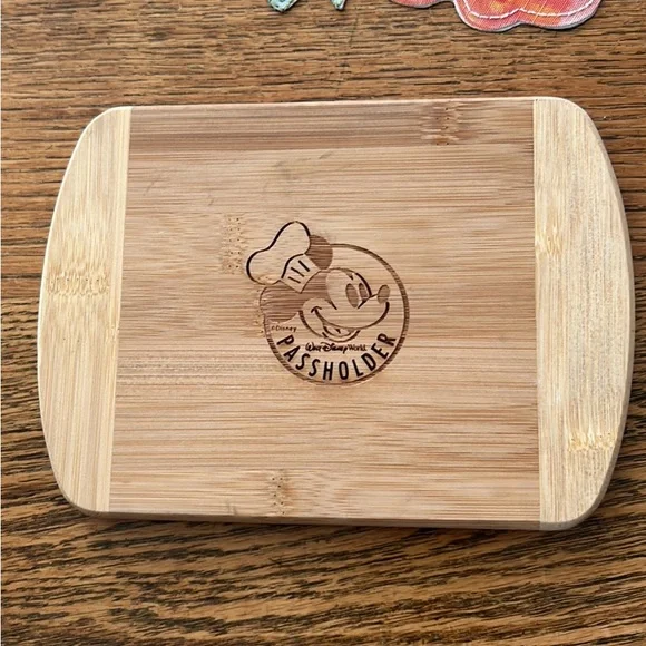 Disney’s exclusive passholder 2018 Mickey cutting board