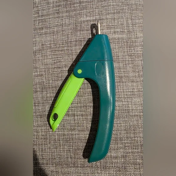 Teal and Lime Green Pet Nail Clippers