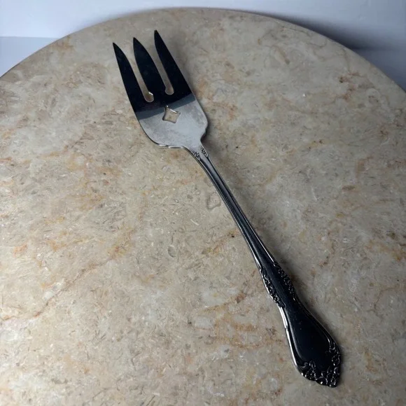 Vintage‎ Oneida Chateau Salad Serving Fork Ornate Floral Handle Diamond Cutout