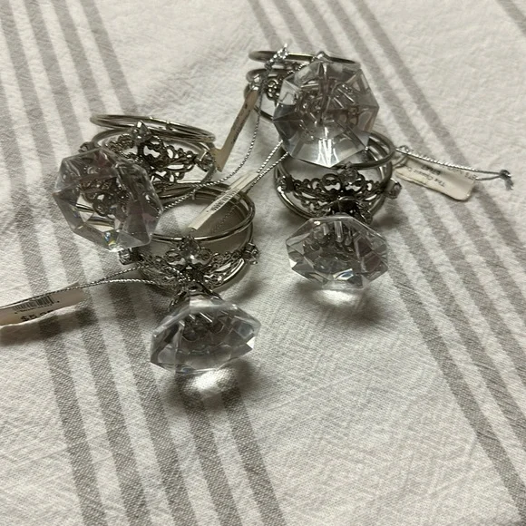 Diamond ring napkin holders 💍