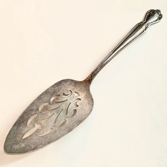 Rogers Bros Daybreak Elegant Lady Silverplate Cake Server International Silver