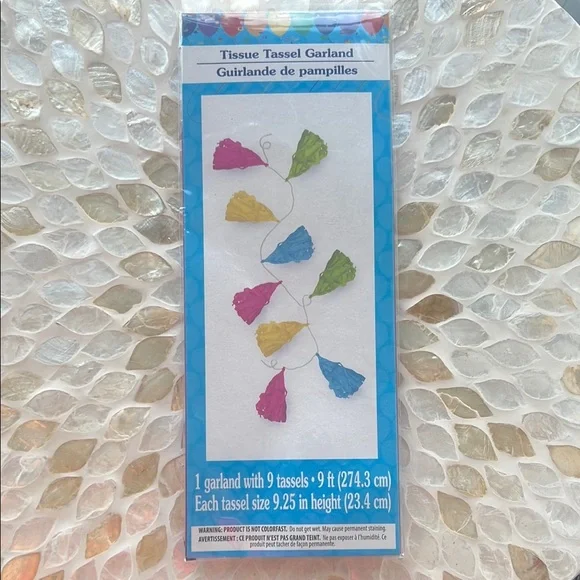 💝 $1 when Bundled 💝 NWT Colorful Tissue Tassel Garland 9 feet