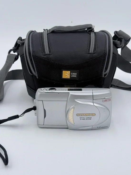 Olympus CAMEDIA D-460 Zoom 1.3MP Digital Camera, Case & 1 Memory Card - Tested!
