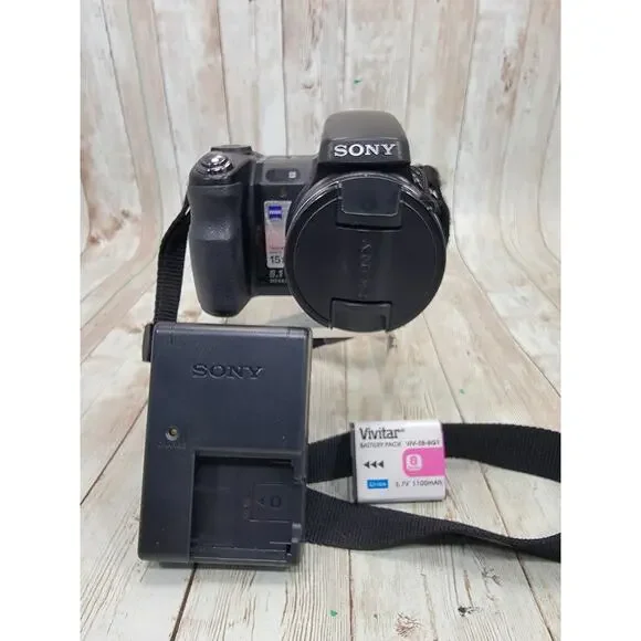 Sony Cyber-Shot DSC-H9 8.1MP 15X Optical Zoom Digital Camera W/2 Battery Tested