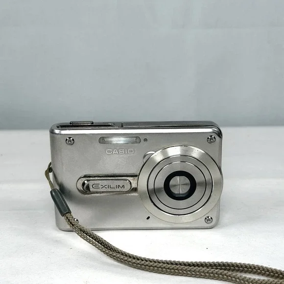 CASIO EXILIM EX-S100 3.2MP Digital Camera Ultra Slim Parts / Repair
