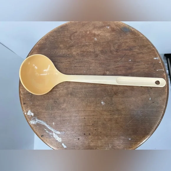 Vintage Tupperware 1816-10 Classic Serving Ladle