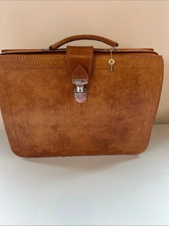 Vintage Classic Tan Leather Briefcase with Secure Lock and Top Handle