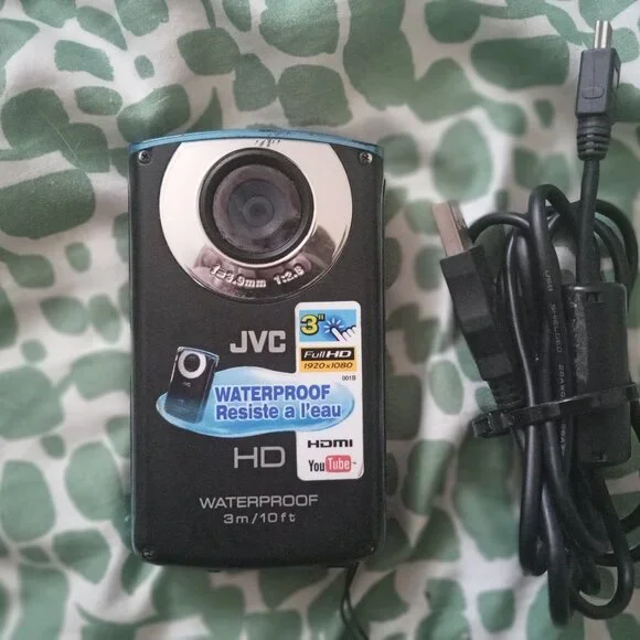 JVC Picsio water proof full HD hdmi includes 8gb sandisk sd card