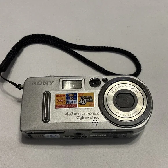 Sony Cyber-shot DSC-P9 4.0MP Digital Camera Silver UNTESTED
