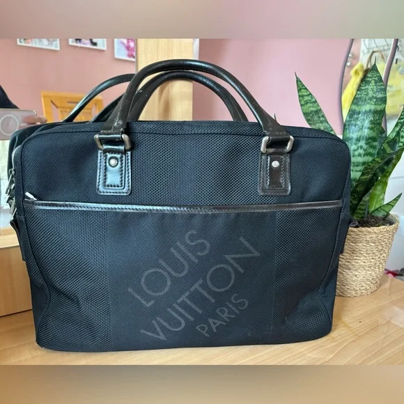 Louis Vuitton Damier Geant Yack Black Briefcase Fits Laptop Work Leather