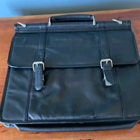 black wilson’s leather executive briefcase/messenger bag