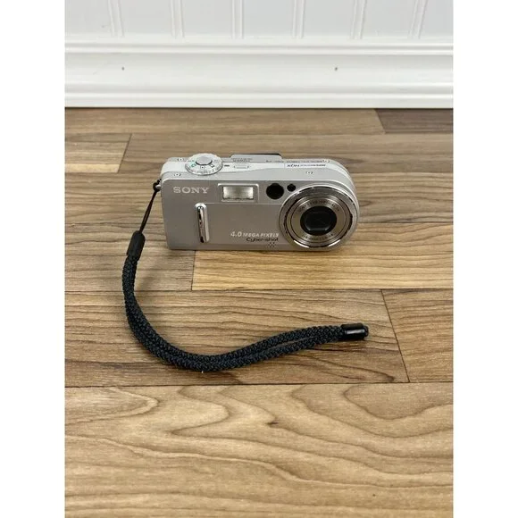 Sony Cyber-shot DSC-P9 4.0MP Digital Camera - Silver No Charger