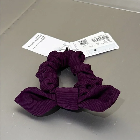 Lululemon Uplifting Scrunchie Bow – dramatic‎ magenta purple 💜NWT