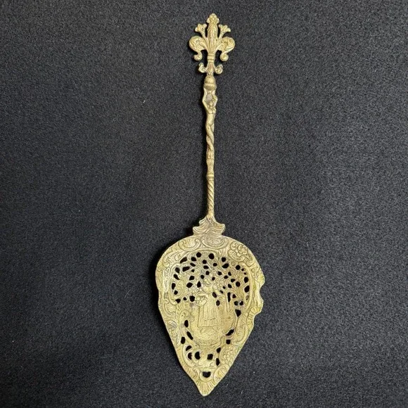 AntiqueBrass Cake Server Ornate Filigree Mermaid Fleur-de-lis Pastry Lifter 10