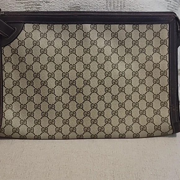 Gucci Supreme Portfolio Clutch
