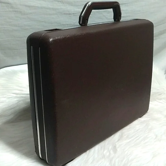 Samsonite Delegate Vintage Suitcase W Key 🔑 See Pockets For Storage