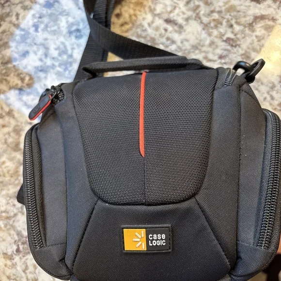 Case Logic Padded Digital Camera Case W/ 3 Zippered Pockets Shoulder Strap
