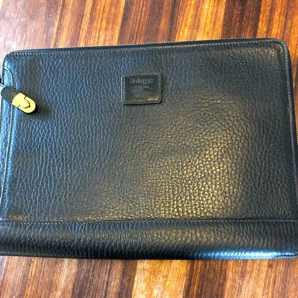 Burberry Portfolio/Document/Laptop Zip Around Case. Stunning & Classic Style!