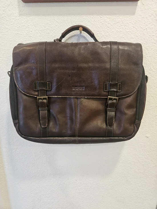 Kenneth Cole Reaction Brown Leather Messenger Briefcase