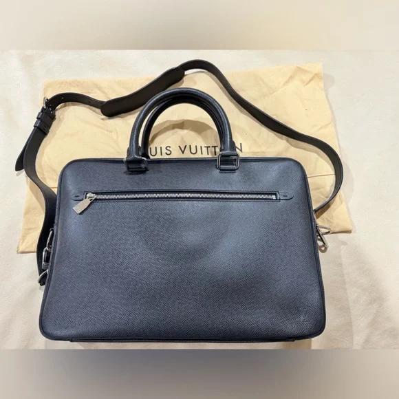 LOUIS VUITTON Taiga Porte-Documents Business MM Ardoise