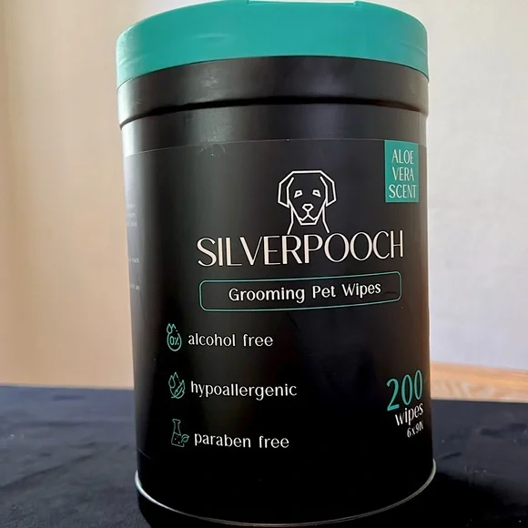 Grooming pet wipes