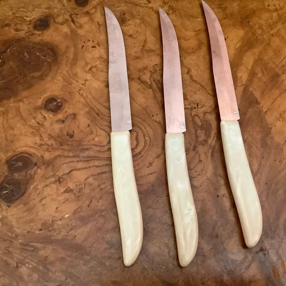 Vintage QUIKUT Stainless Steele 8.75” Steak Knives Ivory Plastic Handle Lot of 3