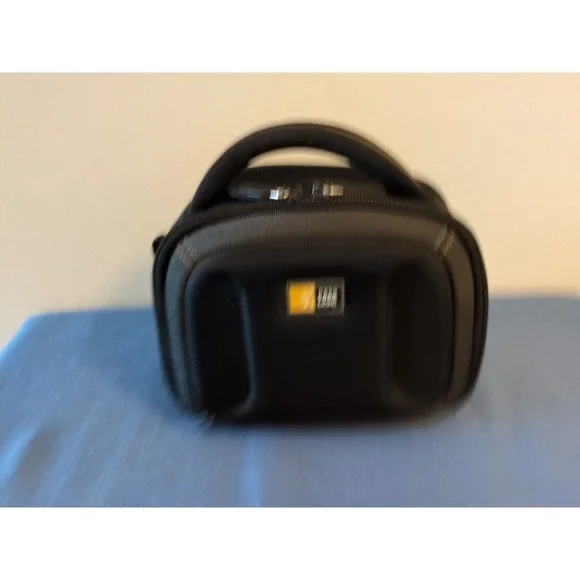 Case Logic 6 in high 7 in wide 5 In Deep Multi Compartment Bag