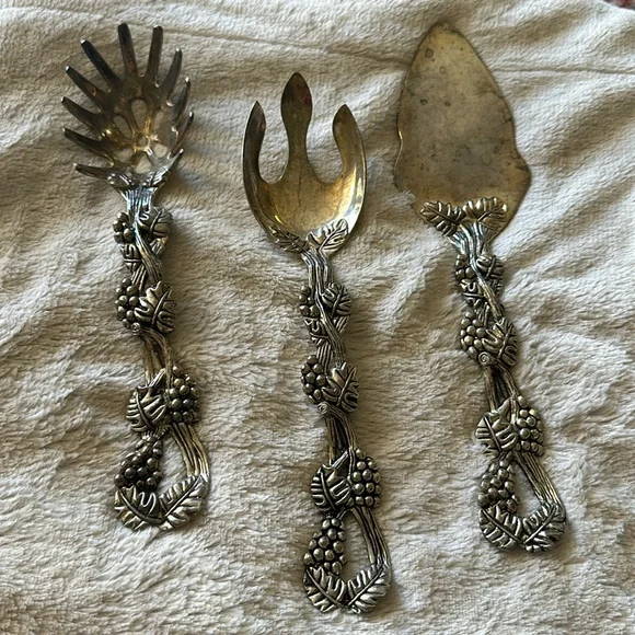 Set of 3 Vintage Silver Plate Vineyard Grape Leaves Salad Set / Spoon Fork Cake.