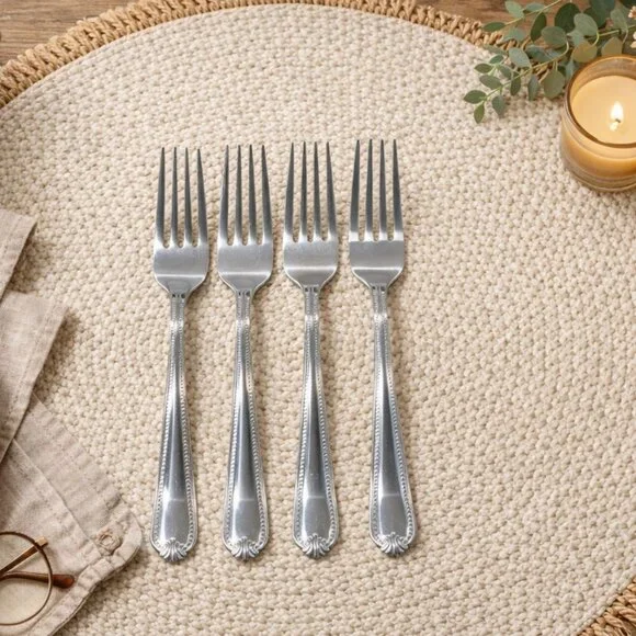 Brand: Lenox Pattern: Tudor Bead / Augusta Material: 18/10 Stainless steel Set 4