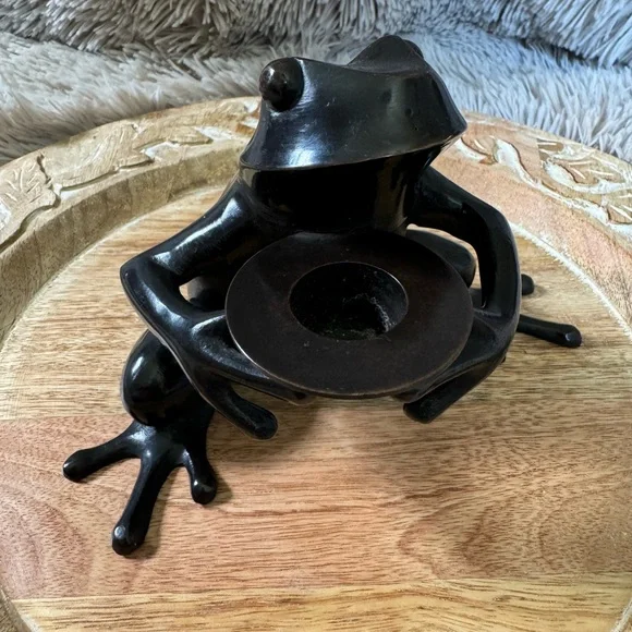 RESTORATION HARDWARE RUSTIC METAL SITTING FROG CANDLE HOLDER