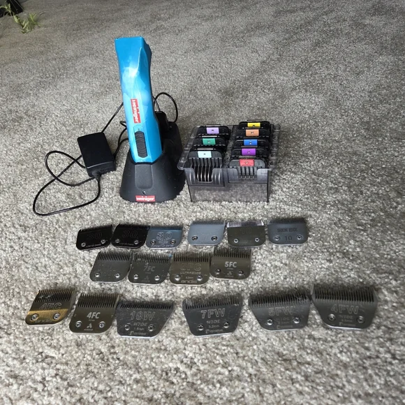 Opal Heiniger clippers with 2 batteries,16 blades and Wahl's comb set
