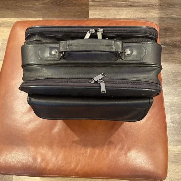Briefcase Shoulder Bag! Messenger laptop bag for travel/ business/school.