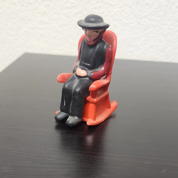 🥳 Cast Iron Amish Man In Rocking Chair - Salt & Pepper Shaker, Vintage