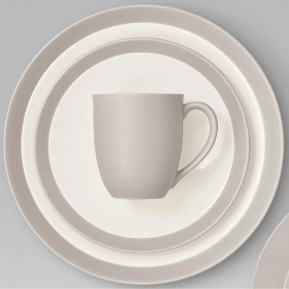 Noritake Colorwave Sand 4-Piece Curve Place Dinnerware Setting in Cream/Sand