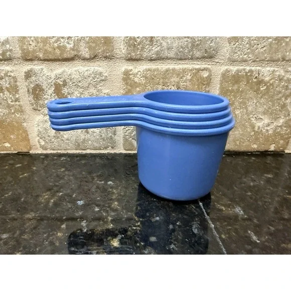 Vintage Rubbermaid Nesting Measuring Cups Blue 4 Pc Servin Saver 1/2 1/3 1/4 1